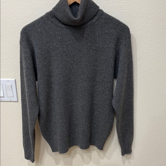⭐️Ralph Lauren Purple Label Gray 100% Cashmere Sweater—BEAUTIFUL!! EUC!! Size M